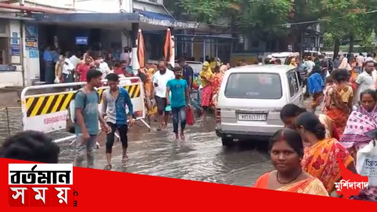 মাত্র এক ঘন্টার বৃষ্টিতে জলমগ্ন হয়ে পড়ল মুর্শিদাবাদ মেডিক্যাল কলেজ হাসপাতাল।