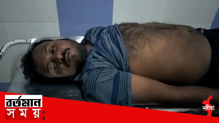 মাঠে কৃষি কাজ করার সময় আচমকা বিদ্যুৎ চমকায় এবং বৃষ্টি শুরু হয় বাজ পড়ে মৃত এক যুবকের। 