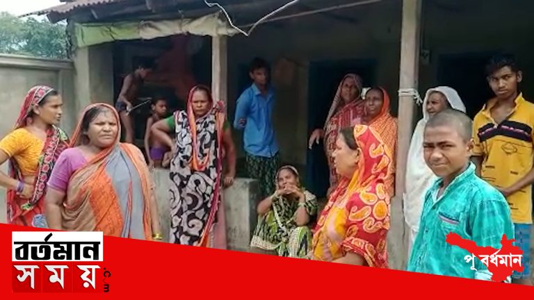 লটারি টিকিট কাটতে বারণ করায় ভাতারের পানোয়া গ্রামে স্ত্রীকে শাবল দিয়ে খুন করে পুলিশের কাছে আত্মসমর্পণ স্বামীর।