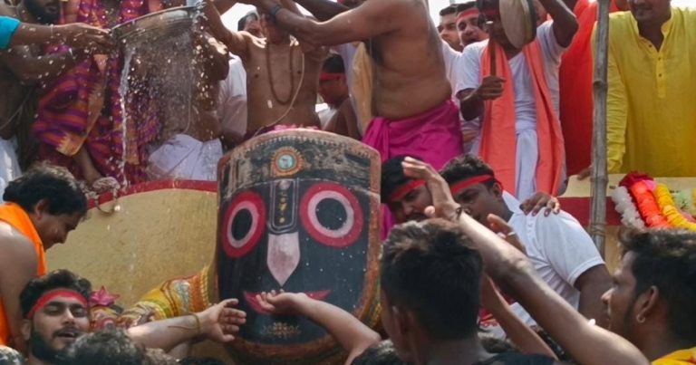 রথের রশিতে পড়লো টান।