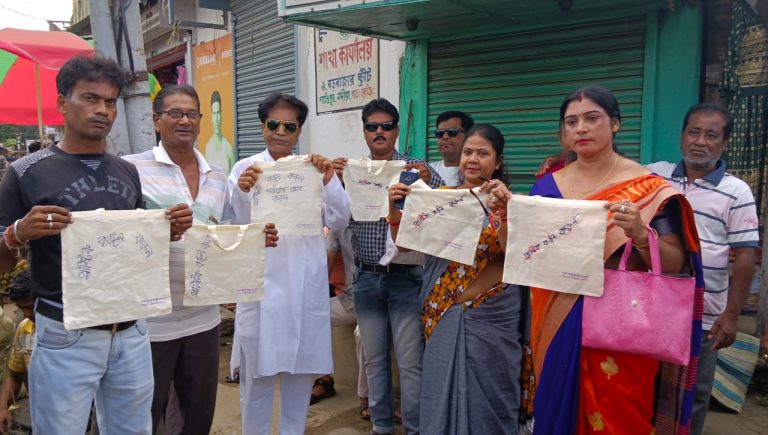 প্লাস্টিক ব্যবহার নিষেধের বার্তা শান্তিপুরে