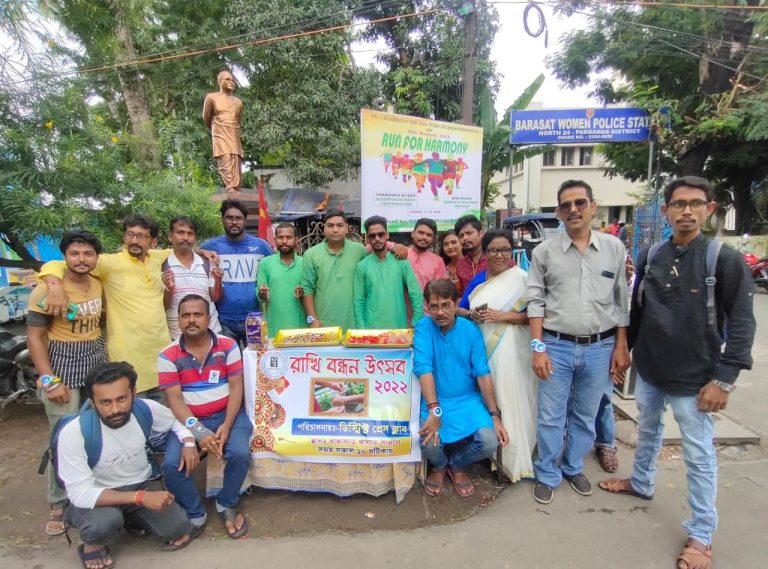 ডিস্ট্রিক্ট প্রেসক্লাব এর উদ্যোগে রাখি বন্ধন উৎসবে শামিল হলেন রাজ্যের খাদ্যমন্ত্রী রথীন ঘোষ ।