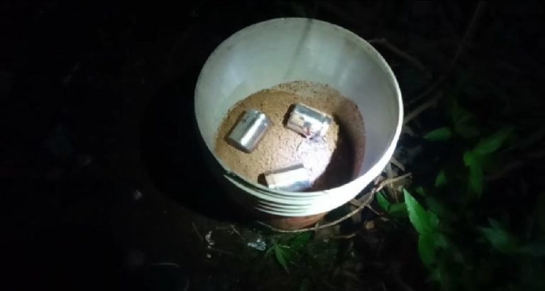 জগদ্দলে ফের বোমাবাজি, গ্রেফতার১।