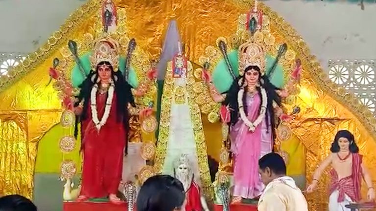 ৫১৩ বছরে পদার্পণ করল জলপাইগুড়ি রাজবাড়ী বৈকুন্ঠপুরের মনসা পুজো