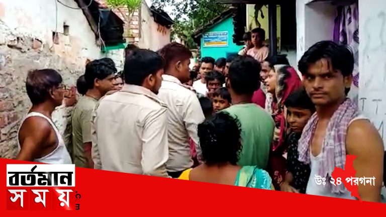 ভাটপাড়ায় স্টাফ কোয়ার্টারের মধ্যে ছুরির আঘাতে রক্তাক্ত এক মহিলা