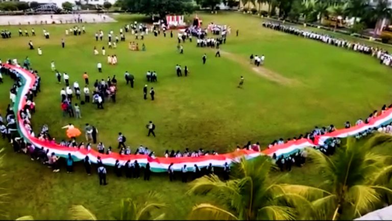 ৭৫ তম স্বাধীনতা দিবসের উদযাপনে জেআইএস(JIS) গ্রুপ,৫০০ ফুট বিশাল জাতীয় পতাকা প্রদর্শন।