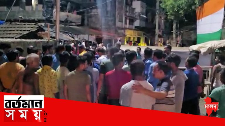 বাইককে ধাক্কা বোলেরো পিকআপ ভ্যানের, আহত তিন,মারধর চালককে,