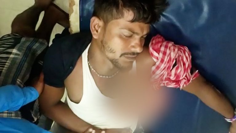 ক্যানিংয়ে দুষ্কৃতির গুলিতে গুলিবিদ্ধ তৃণমূলের কর্মী।