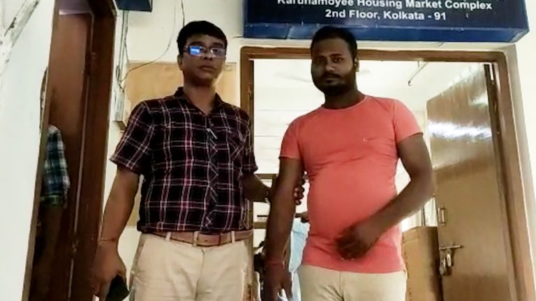 ব্যাংকে আর টি জি এস করতে গিয়ে লক্ষাধিক টাকা খোয়া গেল ব্যাংক কর্মীর,গ্রেফতার এক।