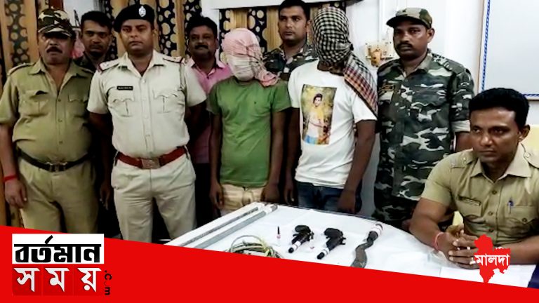 উদ্ধার একাধিক আগ্নেয়াস্ত্র সহ ধারালো অস্ত্র।