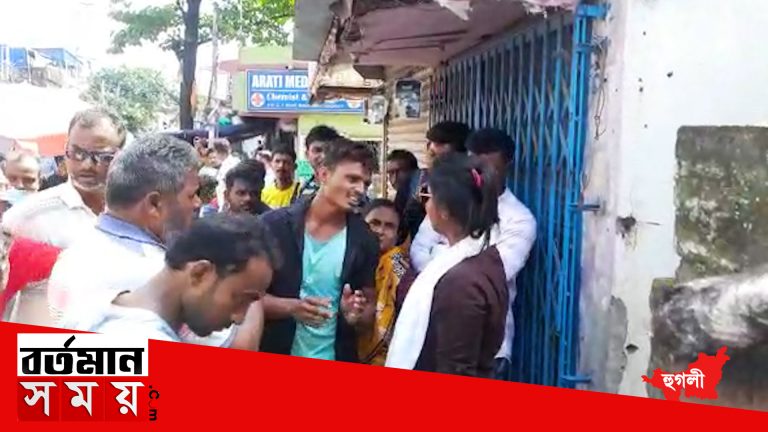 এক ট্রাক্টর চালকে ছুরি মারার অভিযোগ।