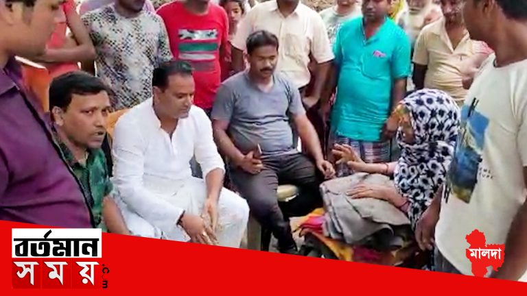 নেতাকে পাশে পেয়ে স্বস্তির নিঃশ্বাস ফেলল অগ্নিকাণ্ডে সর্বহারা পরিবার।