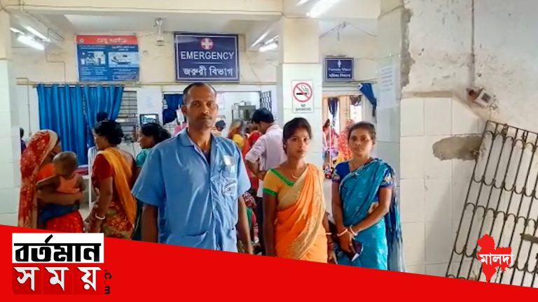 সাফাই কাজ বন্ধ করেই বিক্ষোভ সাফাই কর্মীদের