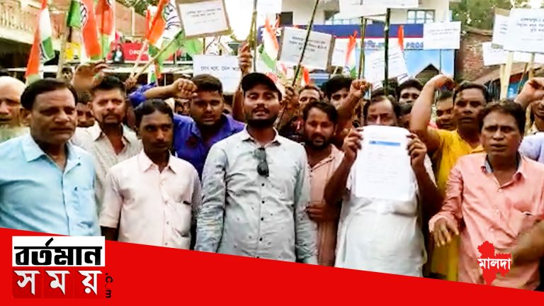 এবার বন্যা ত্রানের দুর্নীতির তদন্ত চেয়ে রাস্তায় নেমে বিক্ষোভ কংগ্রেসের,মামলা দায়ের কোর্টে