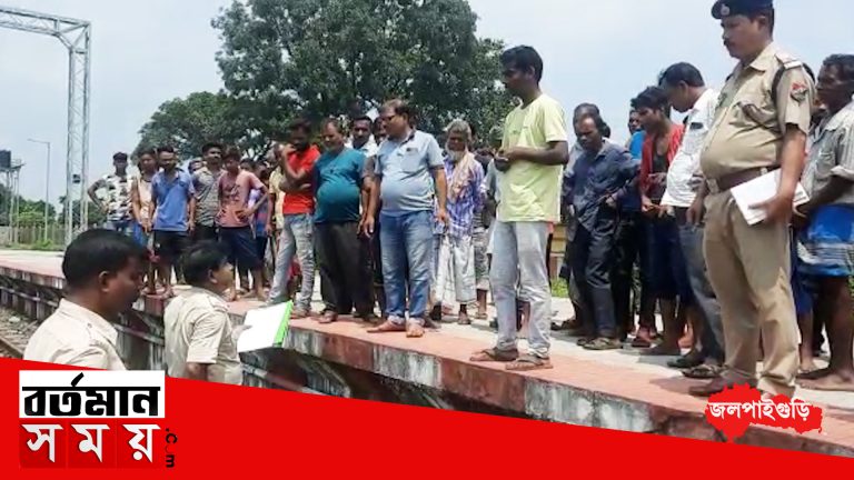 ধূপগুড়ি ব্লকের খালাইগ্রাম স্টেশনের ১নং প্লাটফর্মে