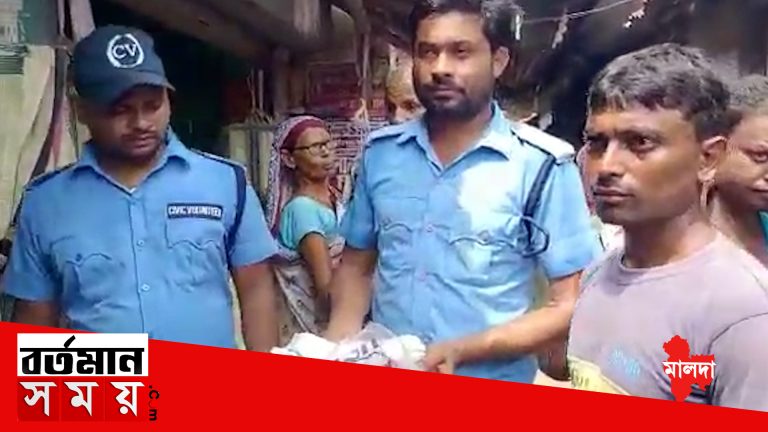 অভিযান চালিয়ে নিষিদ্ধ প্লাস্টিক বাজেয়াপ্ত করলো পুলিশ প্রশাসন