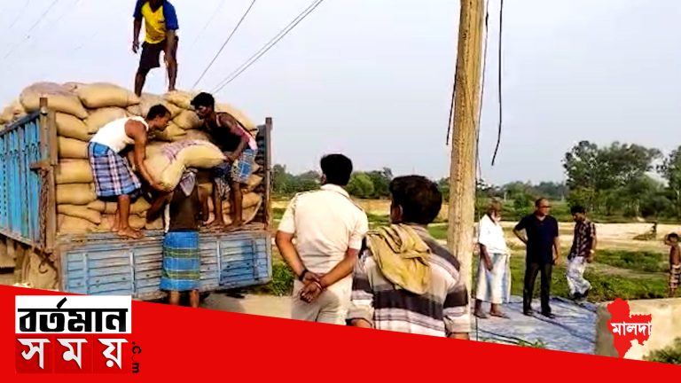 মালদায় রেশনের চাল অন্যত্র পাচার ?