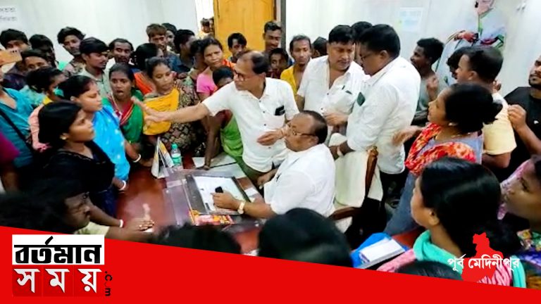 আশ্বাস দিয়েও কথা না রাখায় ফের কাঁথি পৌরসভার চেয়ারম্যানকে ঘেরাও করলেন সাফাইকর্মীরা ।