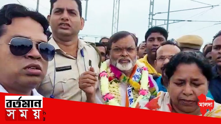 হাটে হাটে কাপড়ের ফেরিওয়ালা থেকে মন্ত্রী,