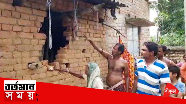 বন দফতর ব্যবস্থা না নেওয়ায় দিশেহারা গ্রামের মানুষ