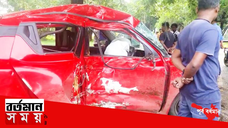 শনিবার সকালে বিধান নগর দিক থেকে প্রচন্ড গতিতে আসা একটি চারচাকা গাড়ি