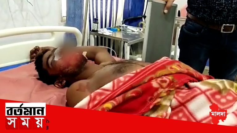 বন্ধুর হাতে গুলিবিদ্ধ এক যুবক।