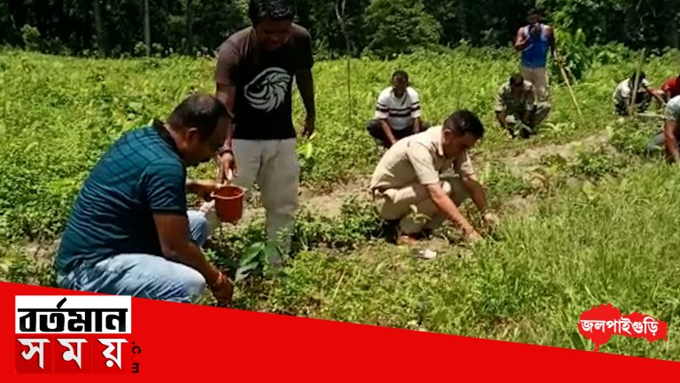 বন্যপ্রাণীদের খাবারের যোগান দিতে বনাঞ্চলে ফল গাছ রোপণ পুলিশের।