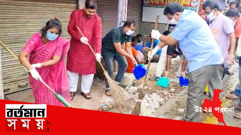 দেগঙ্গা পঞ্চায়েত সমিতির উদ্যোগে পূণ‍্যার্থীদের ব‍্যবহৃত প্লাস্টিকের সামগ্রী পরিষ্কার।