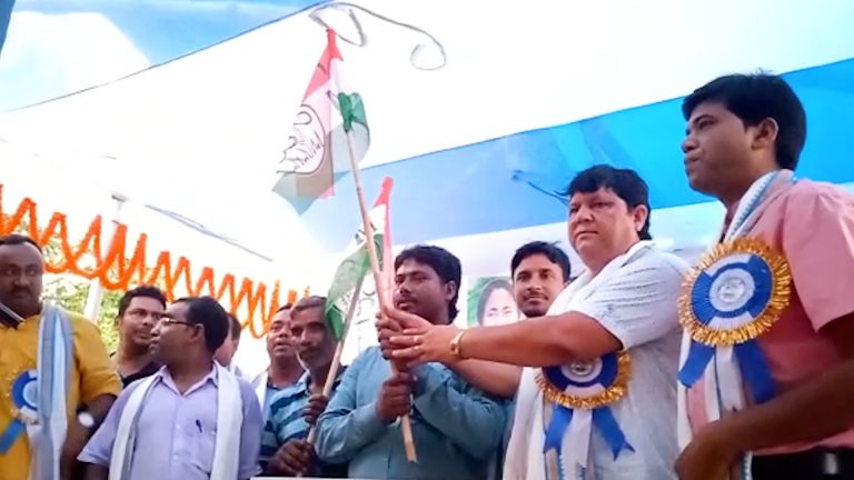 বিজেপি ছেড়ে প্রায় ১০০ জন কর্মী তৃণমূল কংগ্রেস দলে যোগদান করলেন ভোরতপুরে