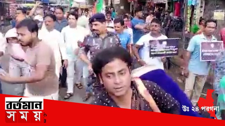 অনুব্রত মন্ডলের গ্রেফতারিতে বনগাঁয় বিজেপির মিছিল, গুড় বাতাসা বিলি করলেন বিধায়ক।