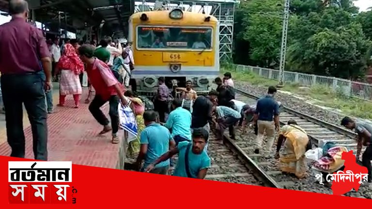 রেল পুলিশের সাথে হকারদের ধুমধুমার, লাঠিচার্জ রেল পুলিশের, ব্যাপক উত্তেজনা পূর্ব মেদিনীপুরের মেছাদা রেল স্টেশনে।