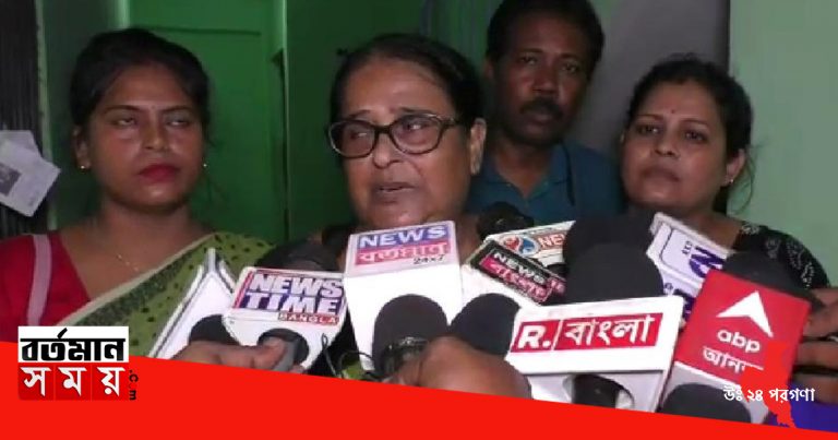 মীনাক্ষী দত্তের সাথে দেখা করতে আগরপাড়ার বাড়িতে গণ প্রতিরোধ মঞ্চ।