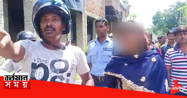 পরকীয়া করতে গিয়ে স্বামীর হাতে পড়লো ধরা,কোমরে দড়ি বেঁধে স্ত্রীকে থানায় নিয়ে আসলো স্বামী।