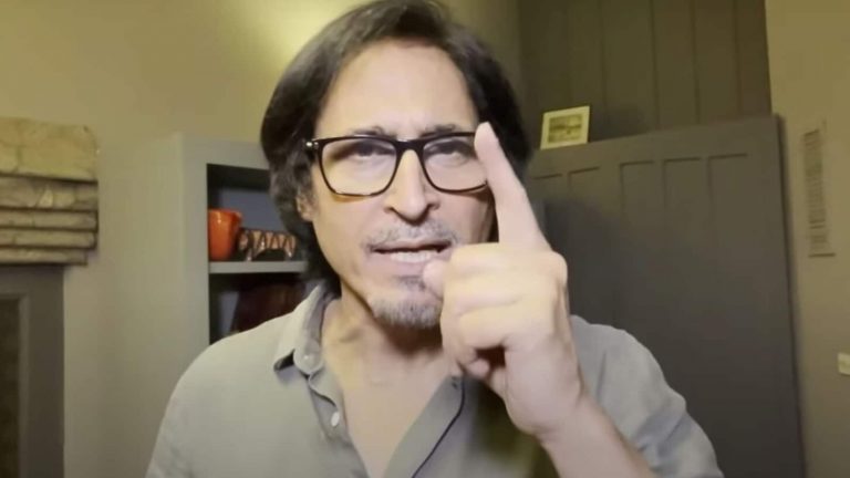 ভারতীয় সাংবাদিকের প্রশ্নের জবাব দিয়ে সমালোচনার মুখে পিসিবি প্রধান রামিজ রাজা।