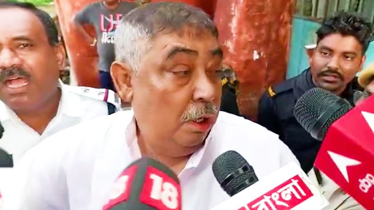 বিধাননগর কোর্টের উদ্দেশ্যে নিয়ে যাওয়া হচ্ছে অনুব্রতকে