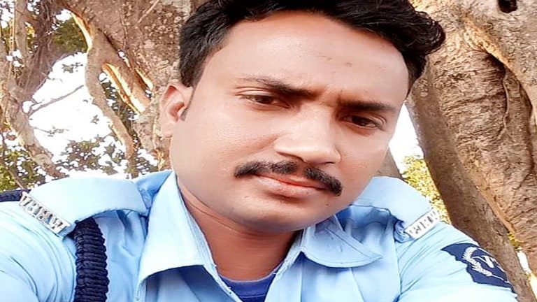 সাত সকালে এক সিভিক ভলান্টিয়ারের ঝুলন্ত দেহ উদ্ধার