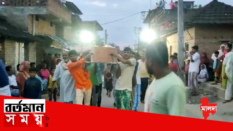 কান্নায় ভেঙে পড়ে গোটা গ্রাম।