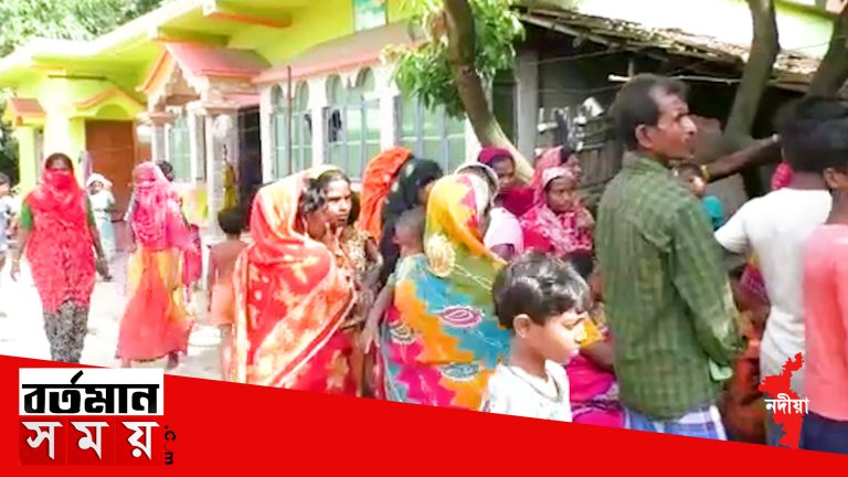 ঘরে ঢুকে এক গৃহবধূকে কুপিয়ে খুনের অভিযোগ