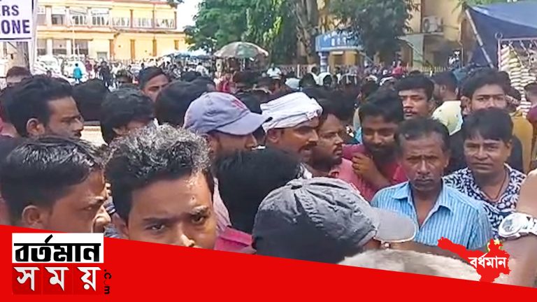লটারি মাধ্যমে রুট করে দেওয়ার কারণে বিক্ষোভ টোটো চালকদের