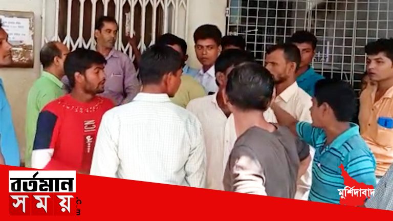 ডাক্তার এর কাছে শিশুর নাম লেখানো নিয়ে বচসা