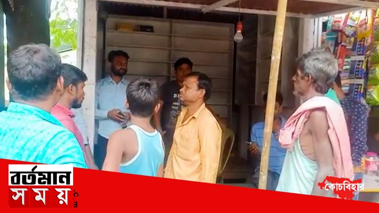 ফক্করের হাট বাজারে মোবাইল দোকান চুরির ঘটনায় চাঞ্চল