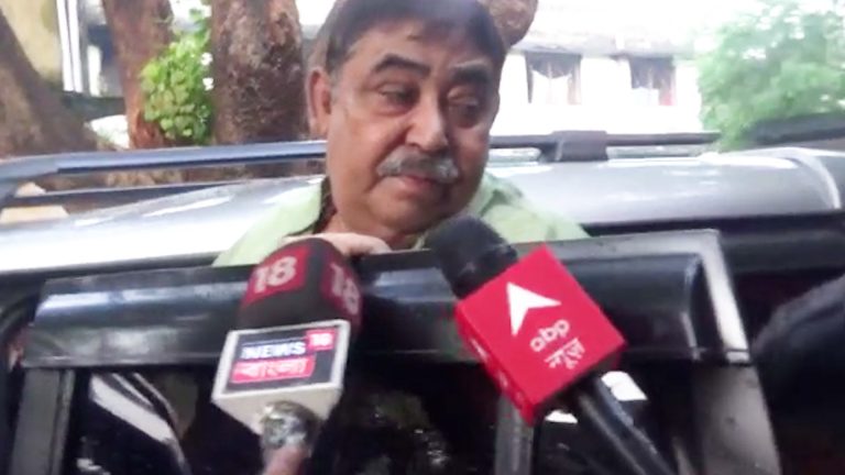 আসানসোলের বিশেষ সংশোধনাগার থেকে বিধান নগর এর উদ্যেশে রওয়ানা দিলেন অনুব্রত মন্ডল।