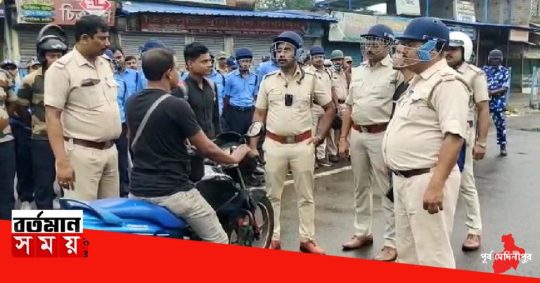 বিজেপির নবান্ন অভিযানের দিন মেছেদাতে পুলিশের নাকা চেকিং।