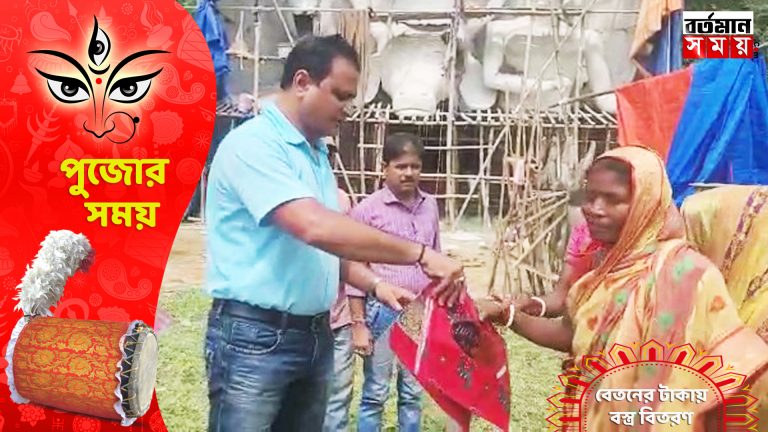 মালদায় নিজের বেতনের মাইনে থেকে বস্ত্র বিতরণ করলেন প্রাথমিক শিক্ষক