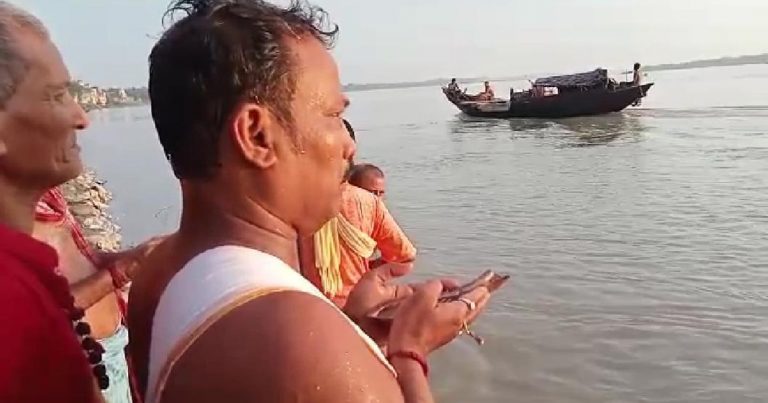  ঘাটে ঘাটে চলছে তর্পণ,কেন করা হয় এই তর্পণ?