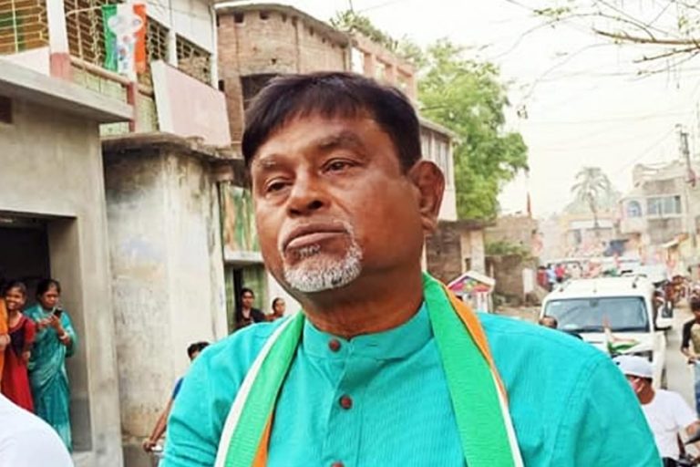 ED-র জেরায় আচমকা অসুস্থ বোধ মানিকের,নিয়ে যাওয়া হলো জোকা ESI হাসপাতালে।