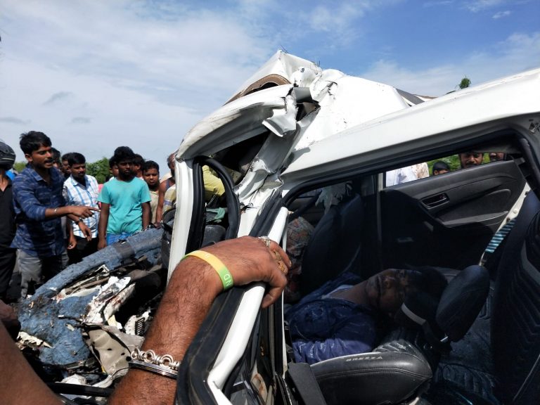 নবমীতে ভয়াবহ পথ দুর্ঘটনায় মৃত্যু দুই যুবকের