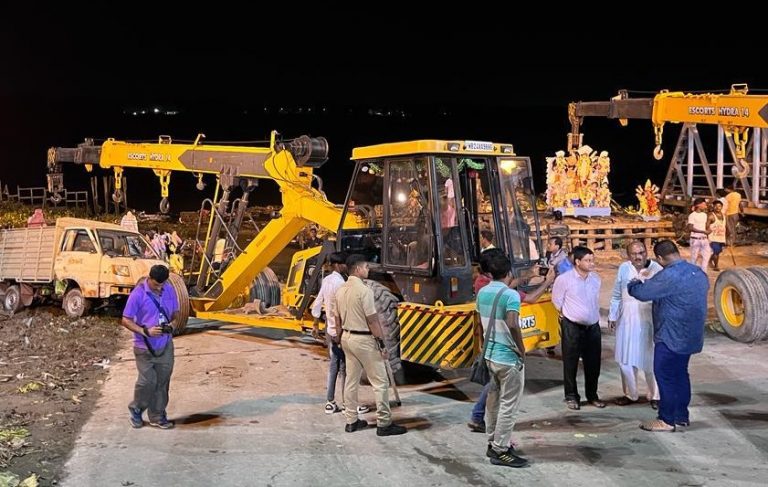 বিসর্জনের সময় দুর্ঘটনা হালিশহর ডানলপ ঘাটে, আহত ২।