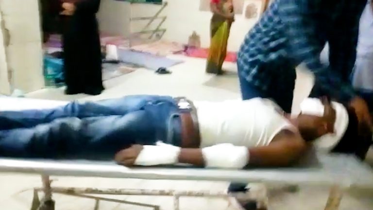 চলন্ত গাড়িতে ভিডিও কলে ব্যস্ত চালক,দুর্ঘটনা আহত ২০