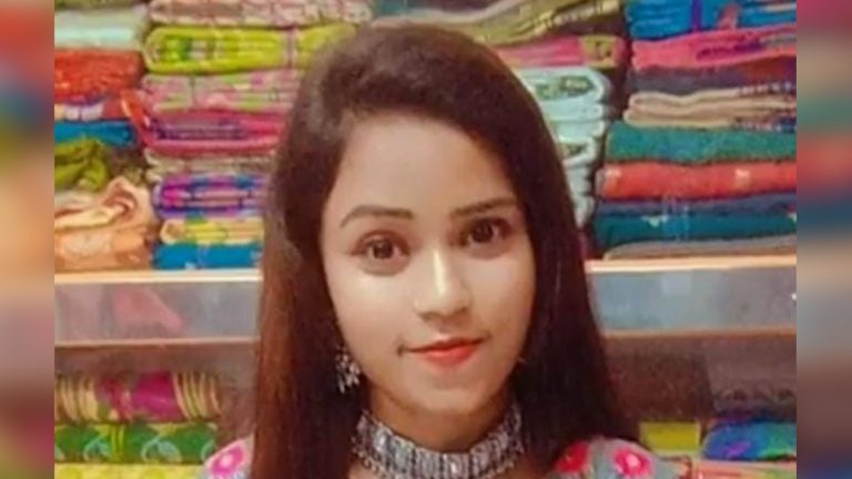 নার্সিং পড়ুয়ার ঝুলন্ত মৃতদেহ উদ্ধারকে ঘিরে এলাকায় ব্যাপক চাঞ্চল্য ছড়ায়